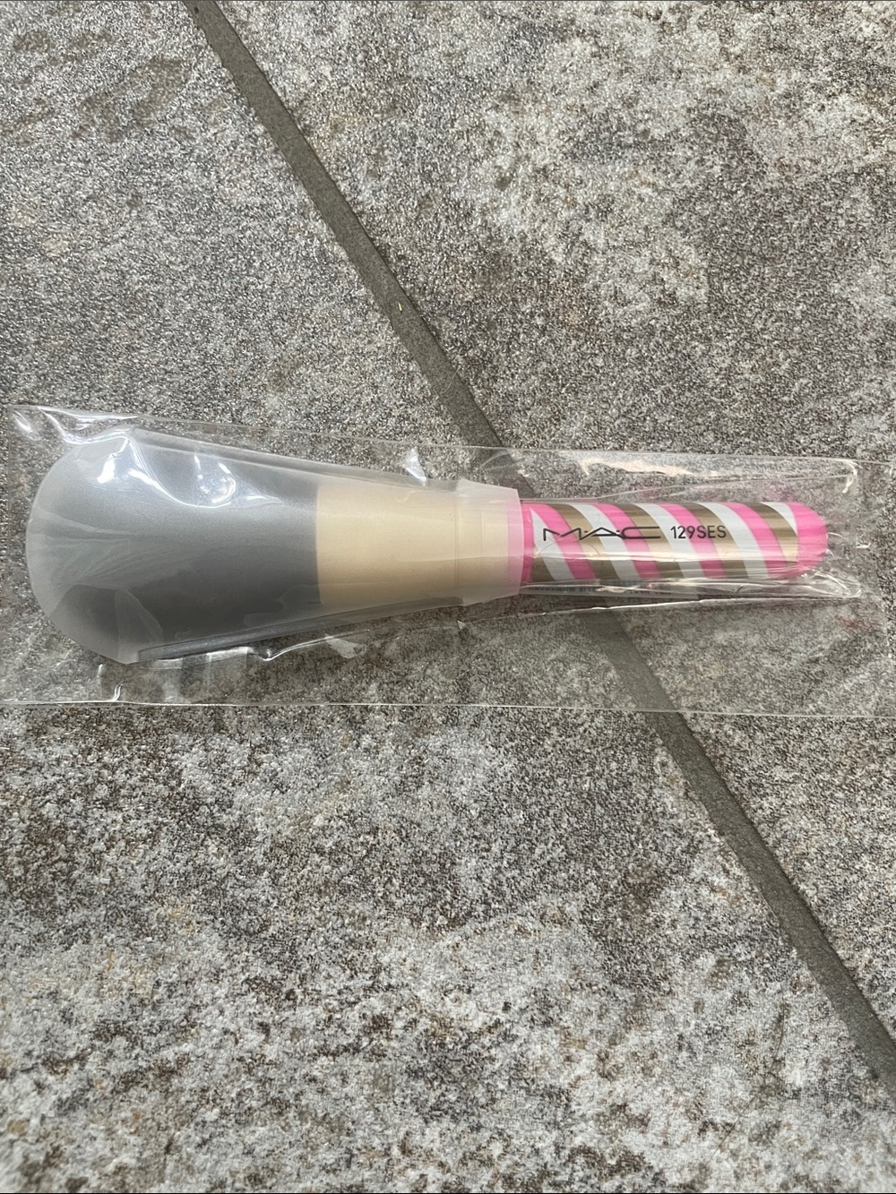 MAC Cosmetics Makeup Brush 129 ses